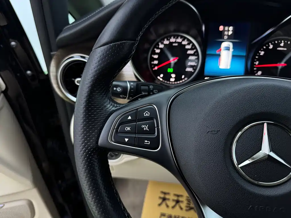 Mercedes-Benz V-Class 2022 — фото 18