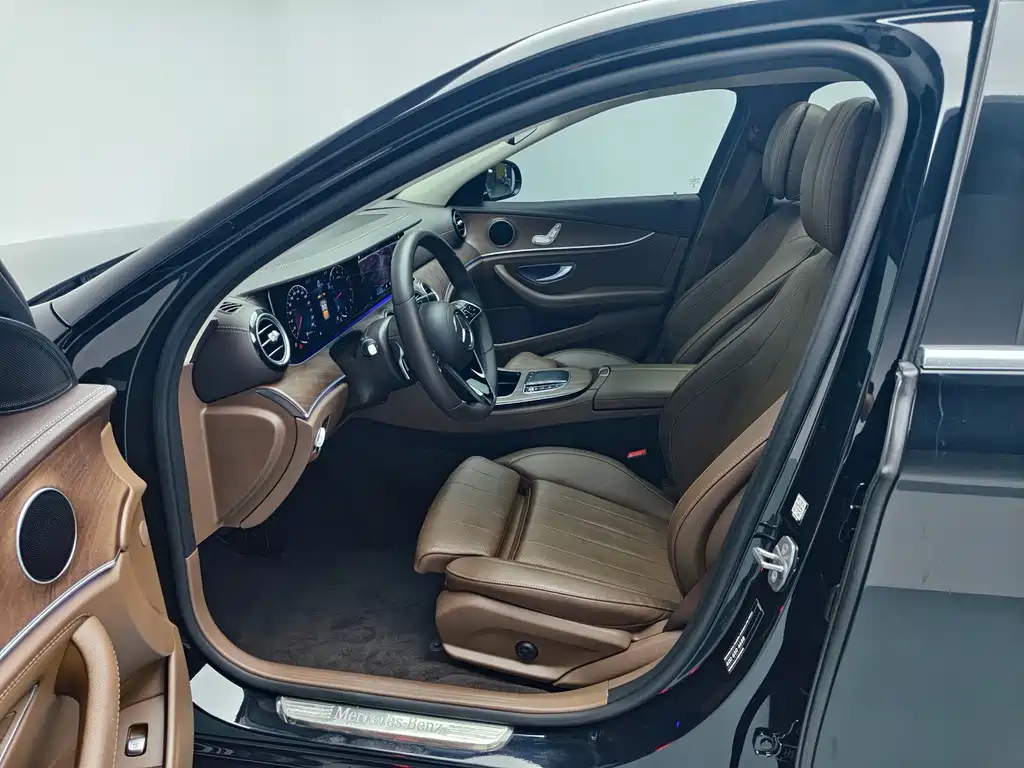 Mercedes-Benz E-Class 2022 — фото 15