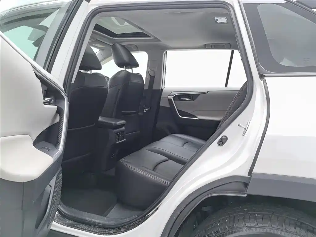 Toyota RAV4 2019 — фото 15