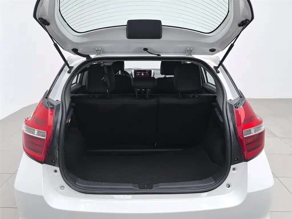 Toyota Yaris L 2018 — фото 16