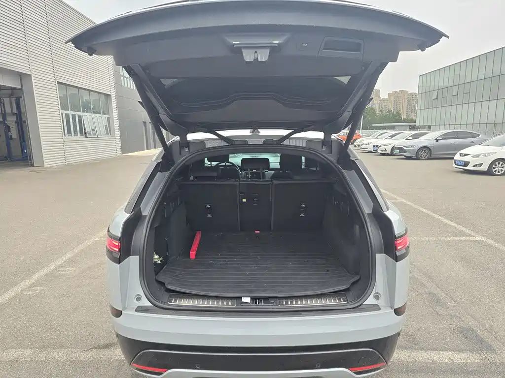 Land Rover Velar 2025 — фото 13