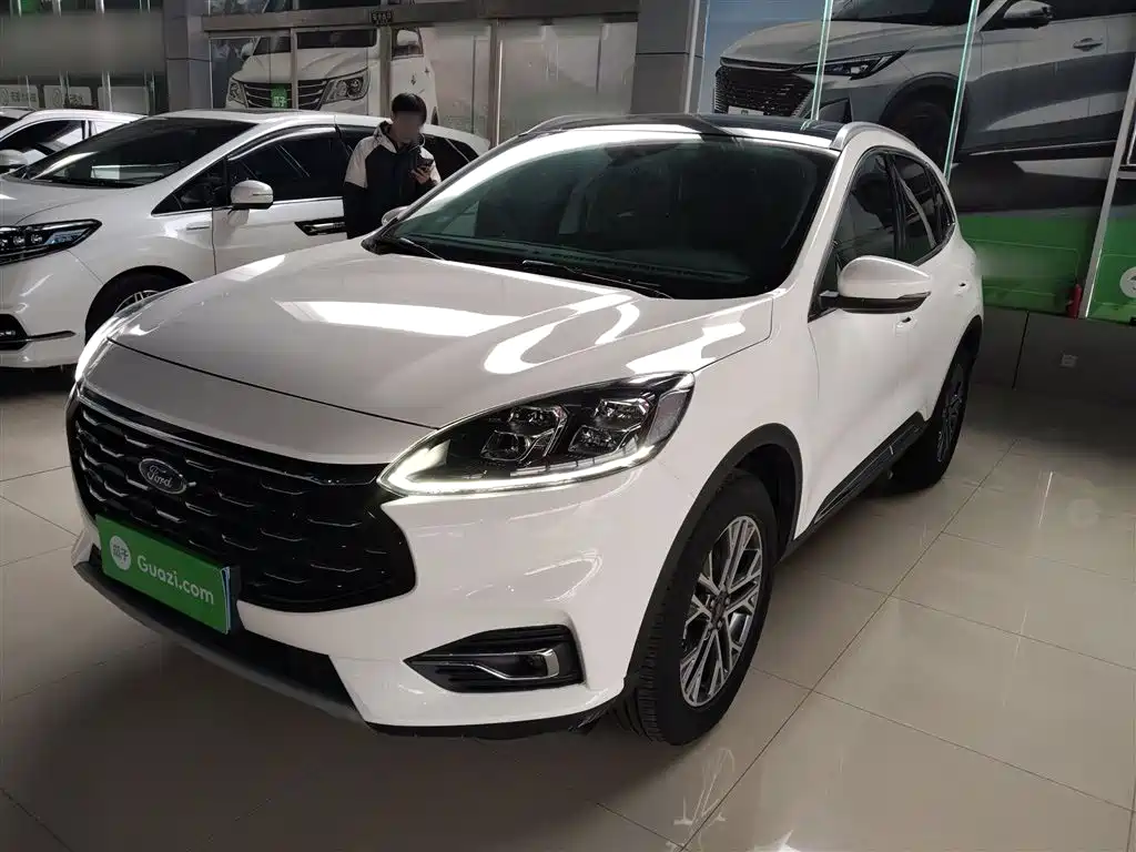 Ford Escape 2023 — фото 1