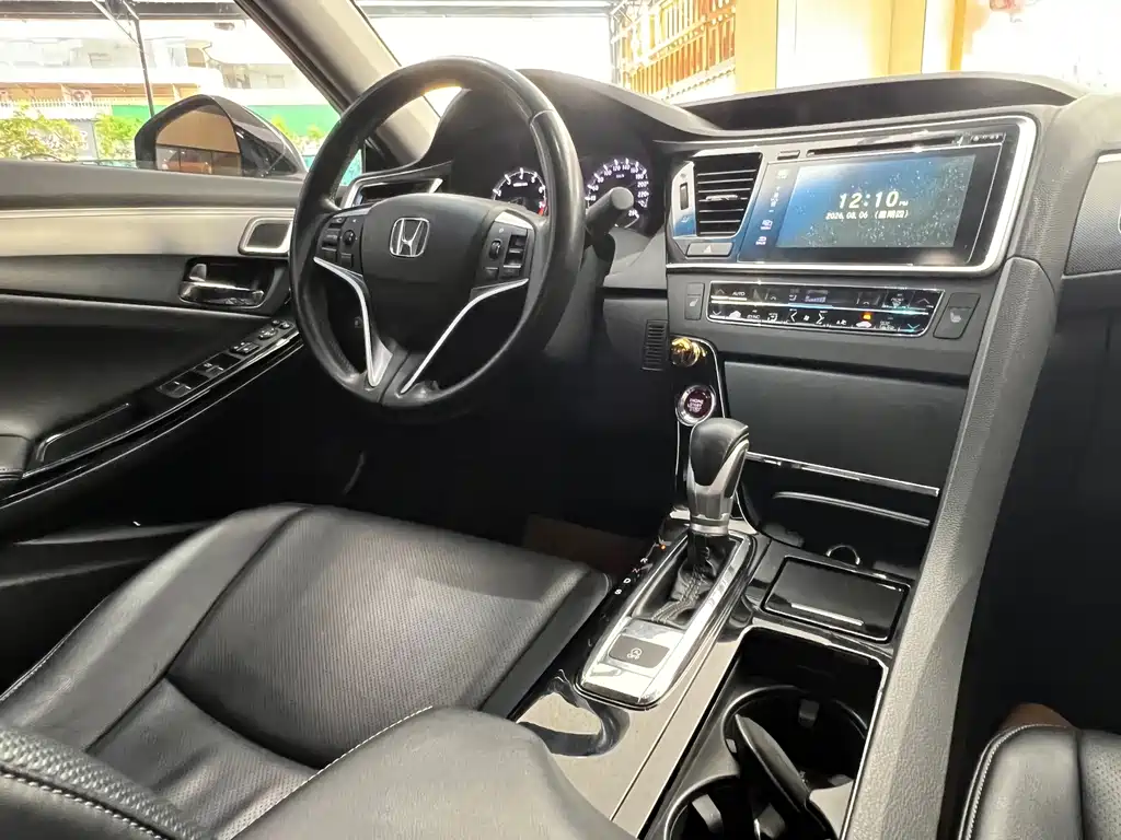 Honda Spirior 2015 — фото 31