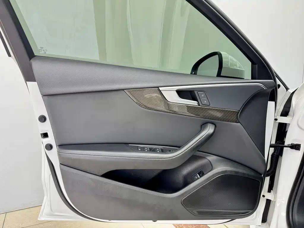 Audi A4L 2020