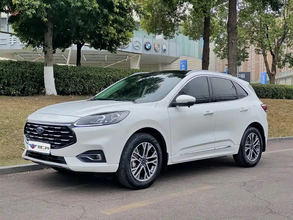 Ford Escape 2022 — фото 1