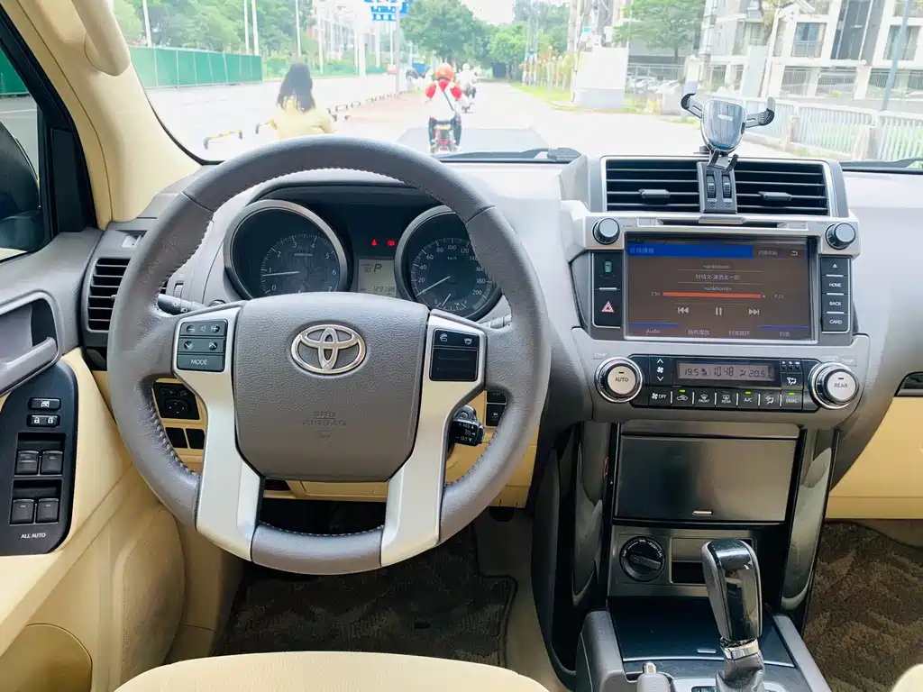 Toyota Prado 2015 — фото 13