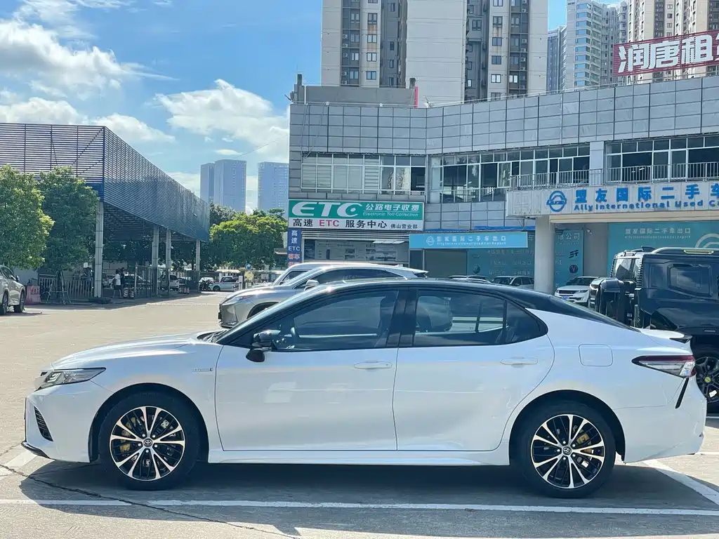 Toyota Camry 2021 — фото 37