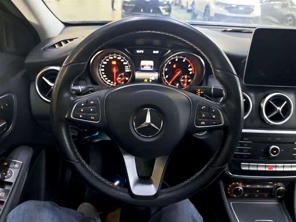 Mercedes-Benz GLA 2018 — фото 11