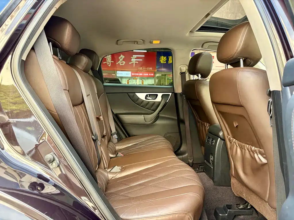 Infiniti QX70 2015 — фото 11