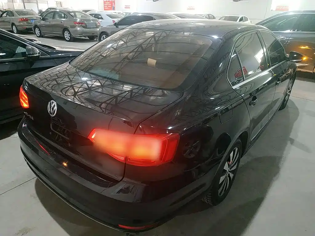 Volkswagen Sagitar 2018