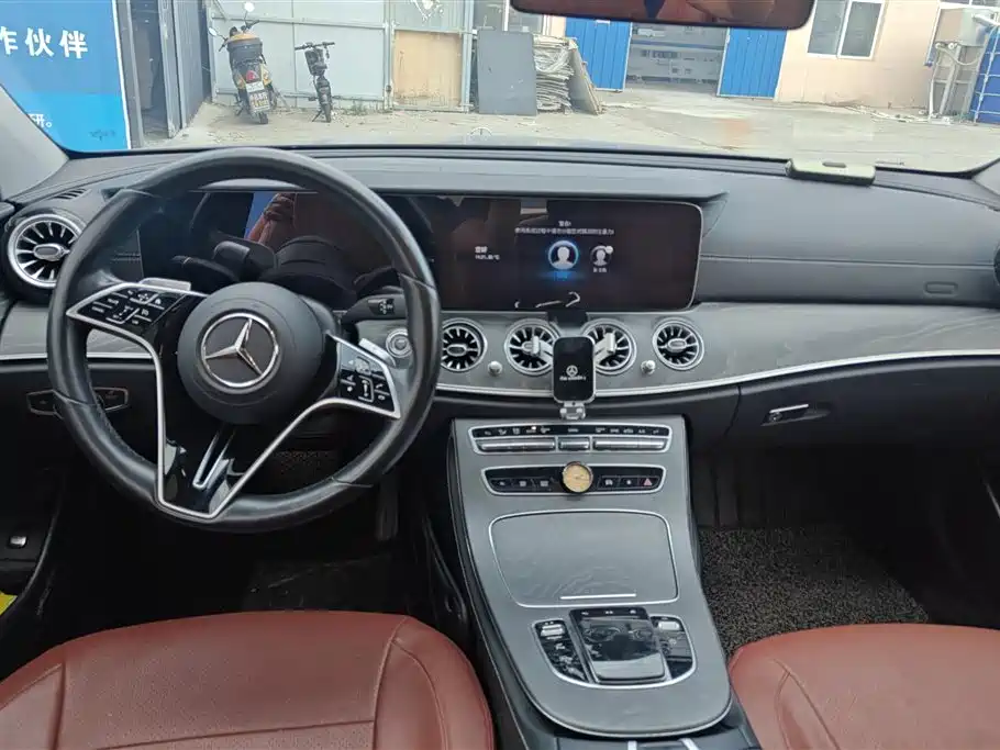 Mercedes-Benz E-Class 2023 — фото 12