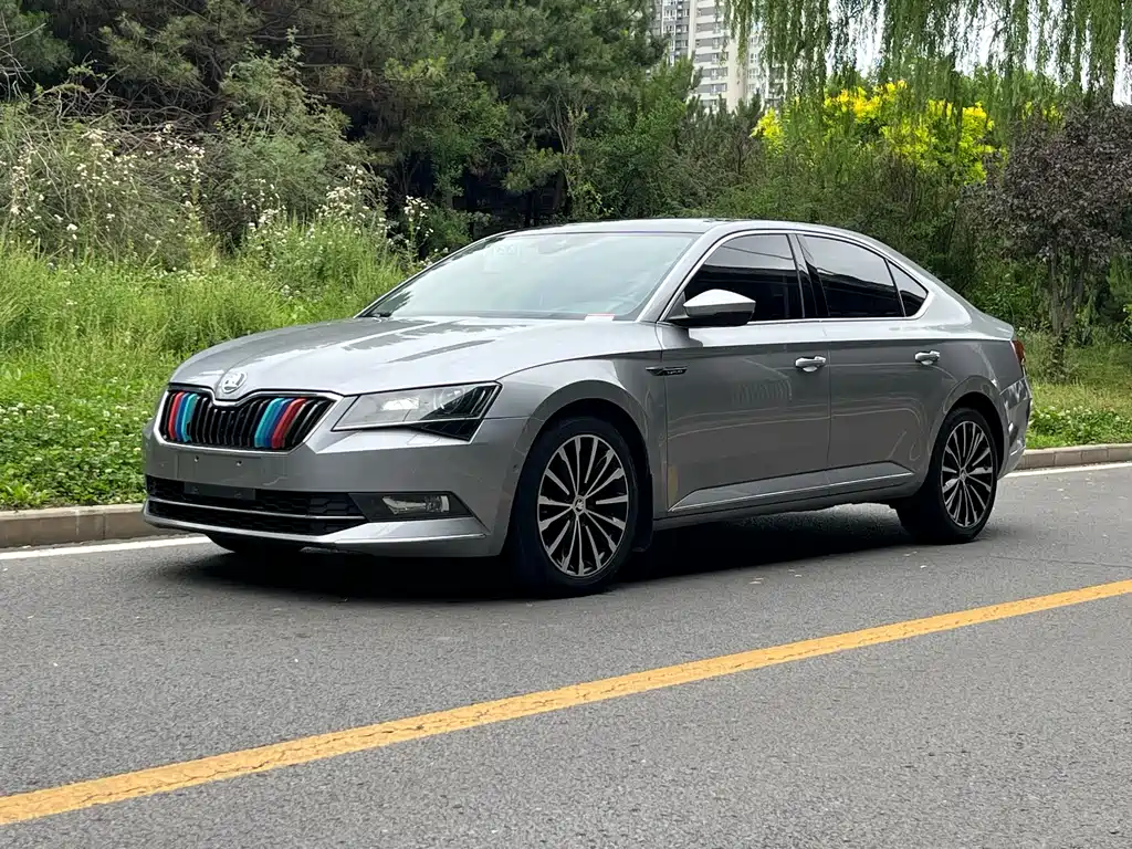 Skoda Superb 2015 — фото 1