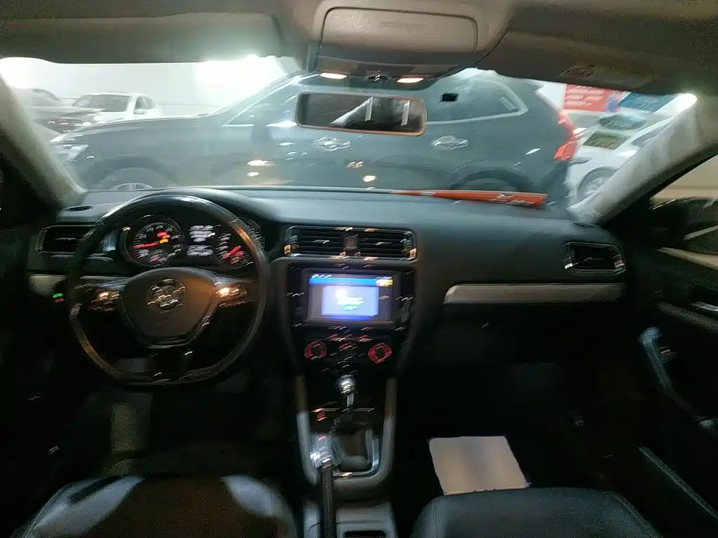 Volkswagen Sagitar 2018