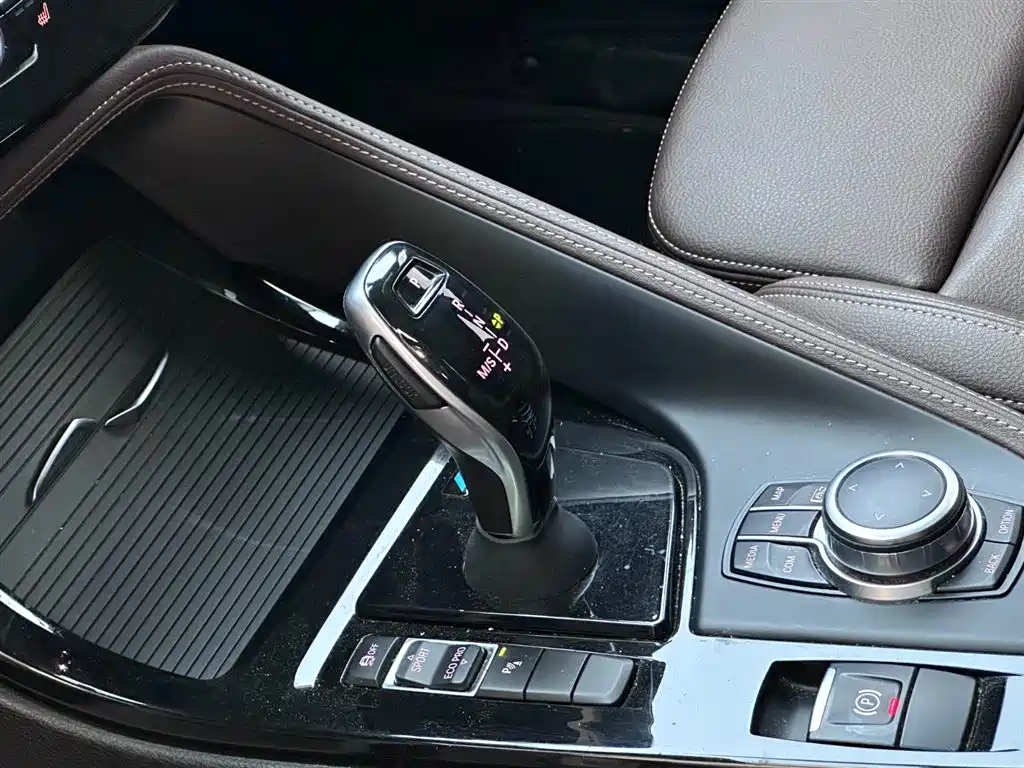 BMW X2 2022 — фото 11