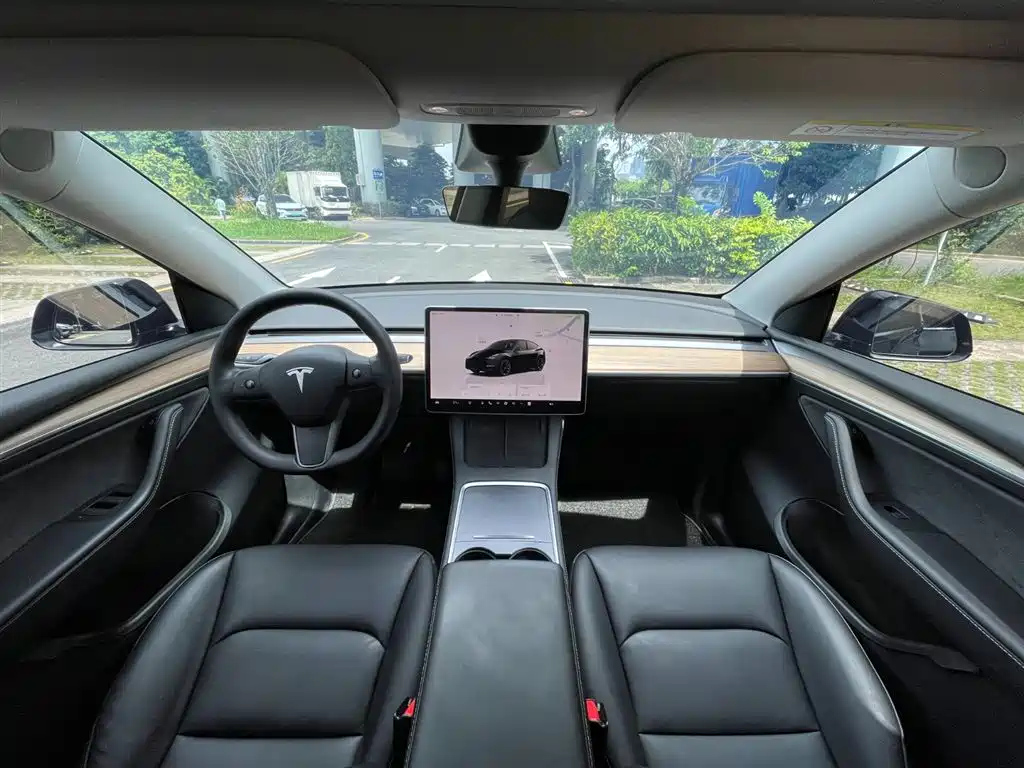 Tesla Model Y 2021 — фото 15