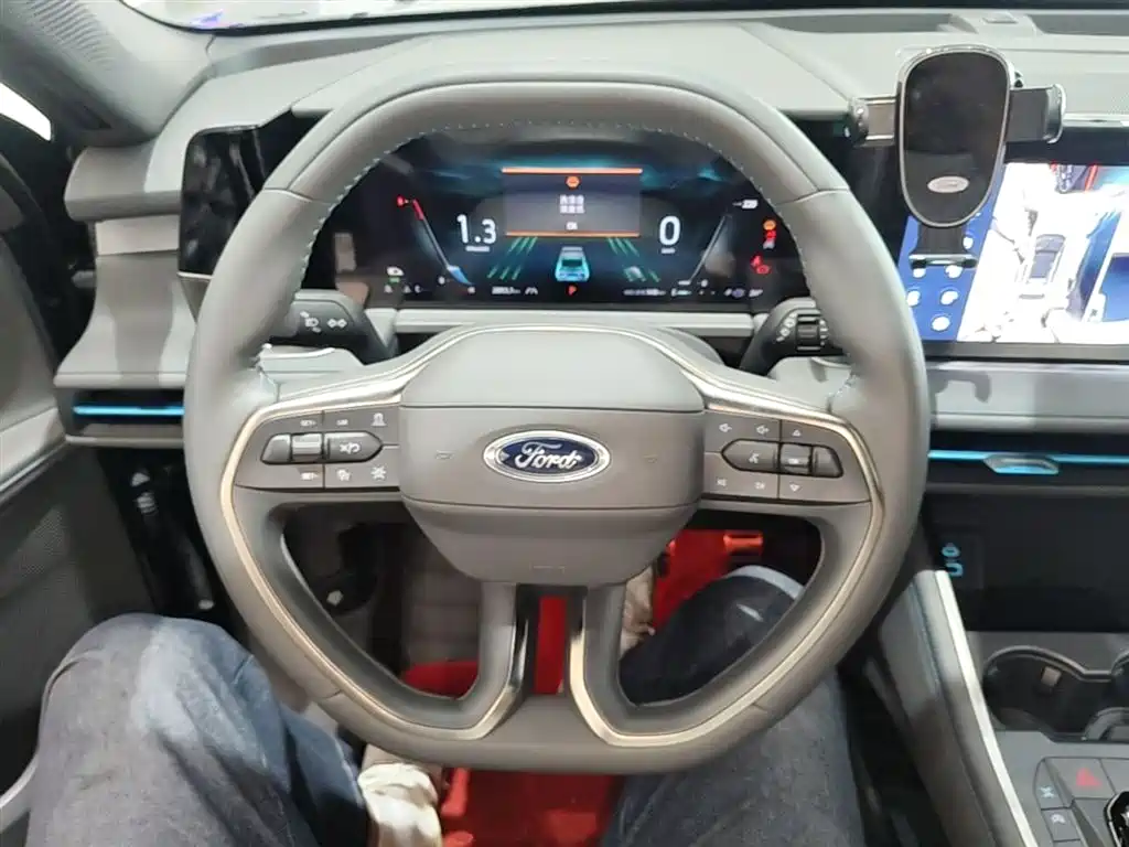 Ford Edge 2023 — фото 11