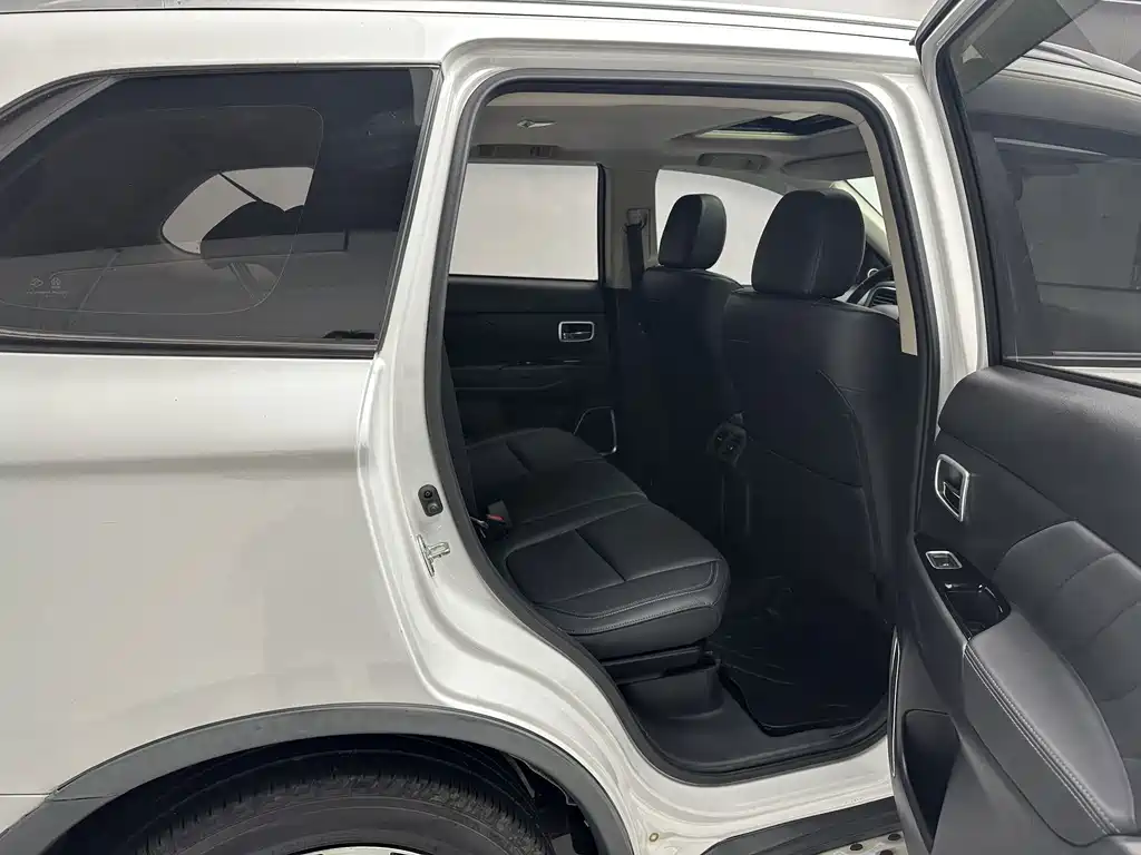 Mitsubishi Outlander 2020 — фото 13