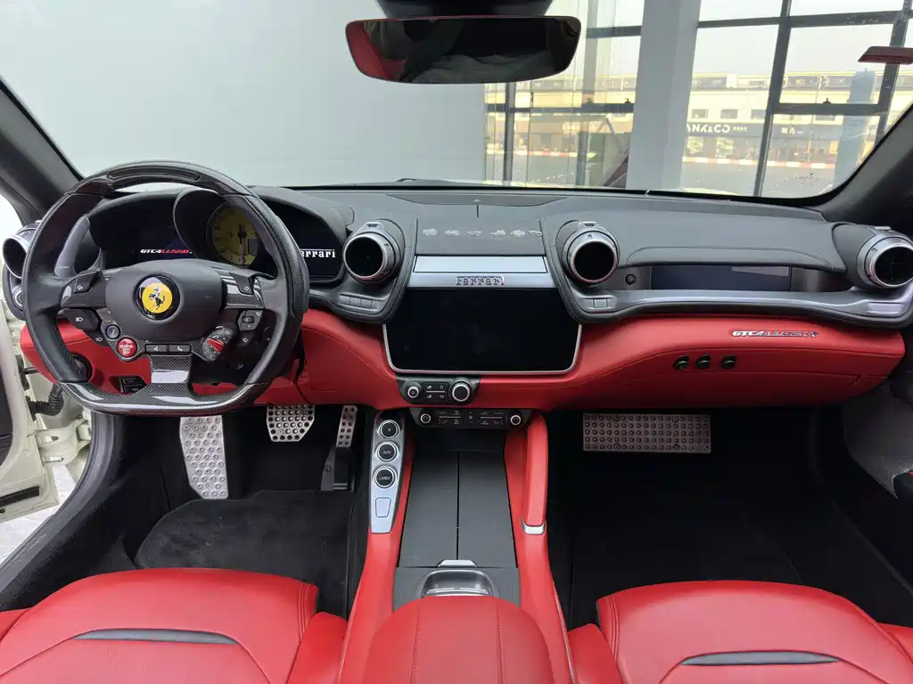 Ferrari GTC4Lusso 2019 — фото 24