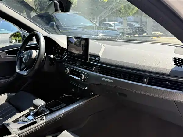 Audi A4L 2023