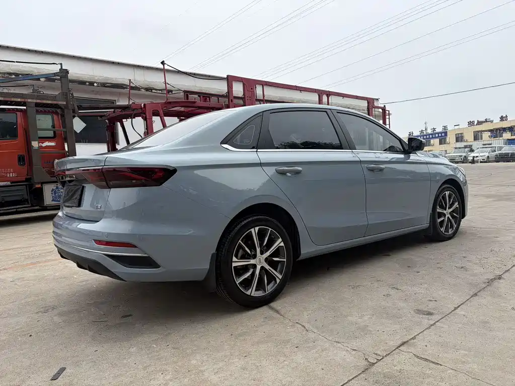 Geely Emgrand 2023