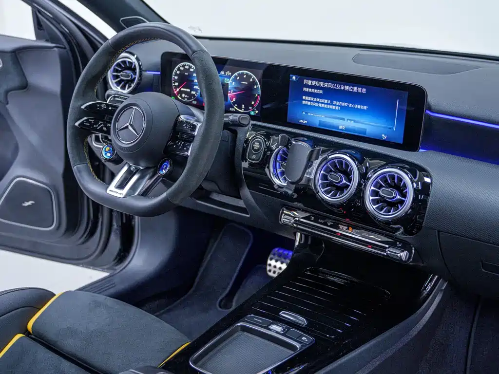 Mercedes-Benz A-Class AMG 2024 — фото 19