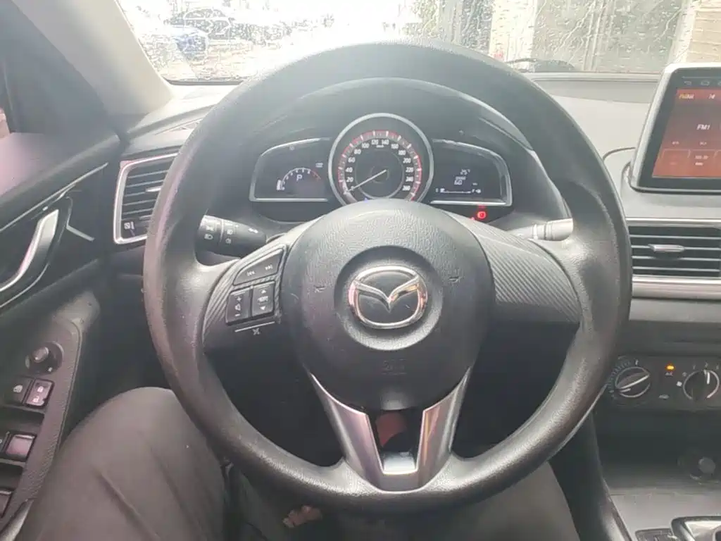 Mazda 3 Axela 2016 — фото 11