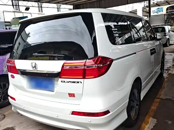 Honda Elysion 2012