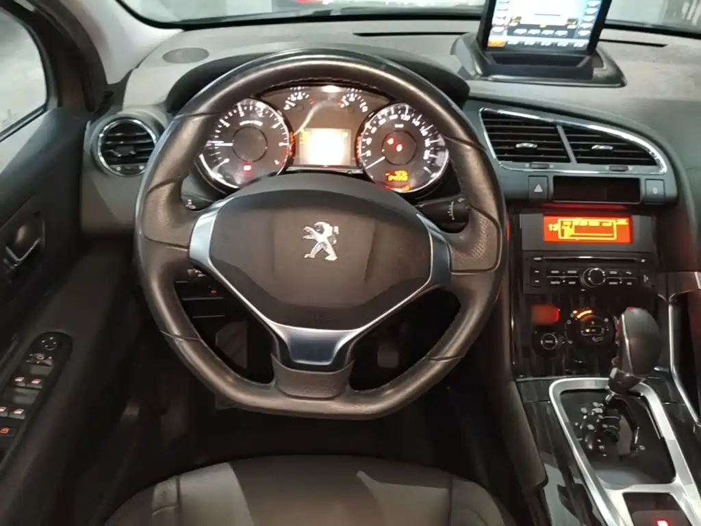 Peugeot 3008 2015 — фото 11