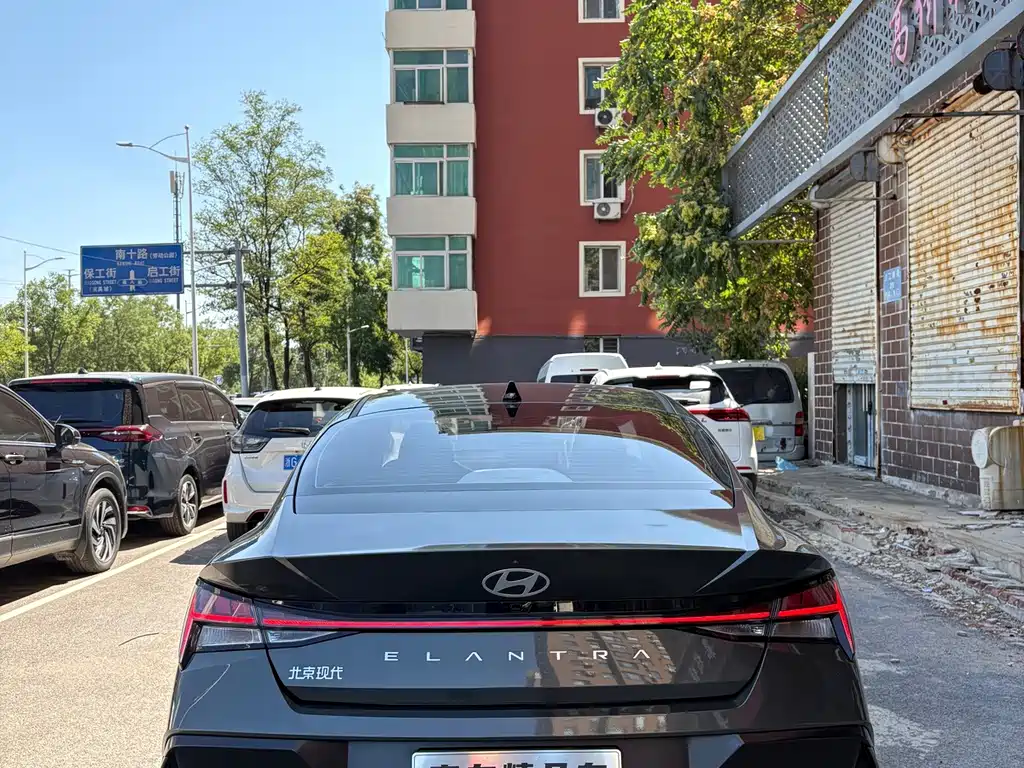 Hyundai Elantra 2023