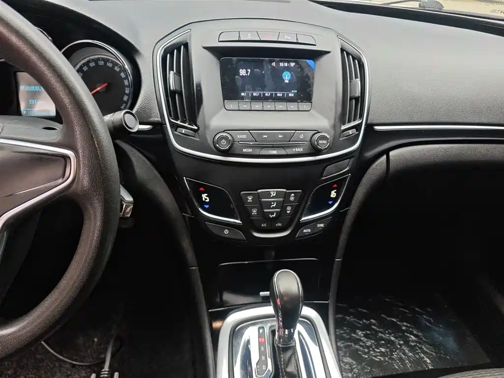 Buick Regal 2017 — фото 13