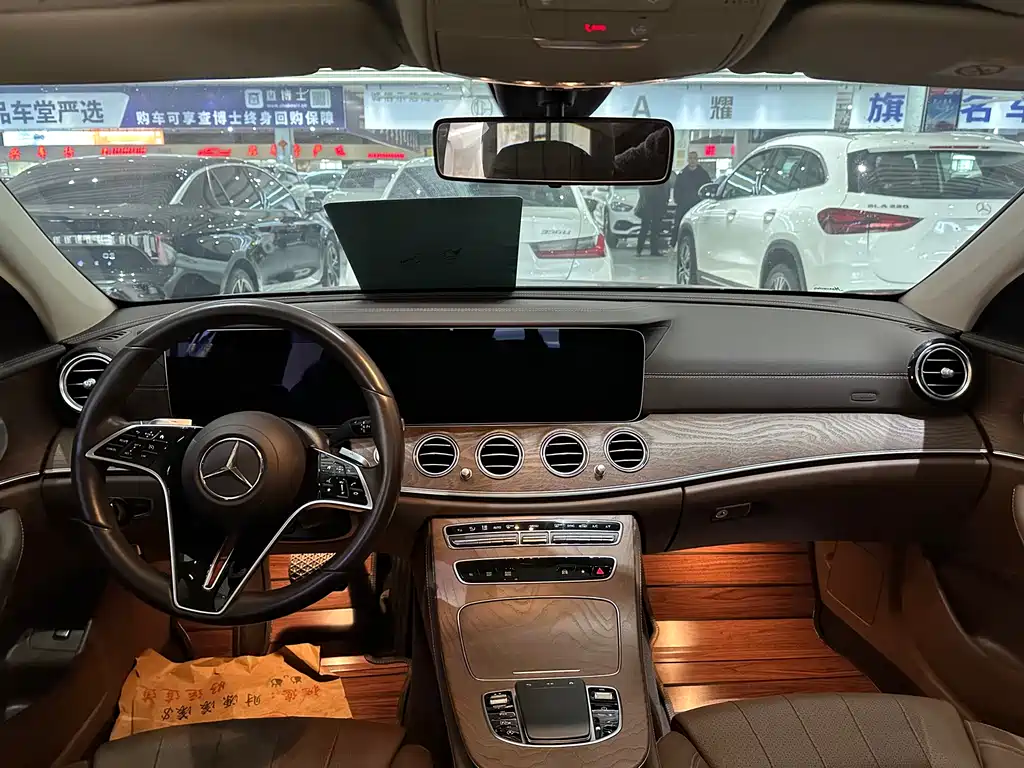 Mercedes-Benz E-Class 2022 — фото 14