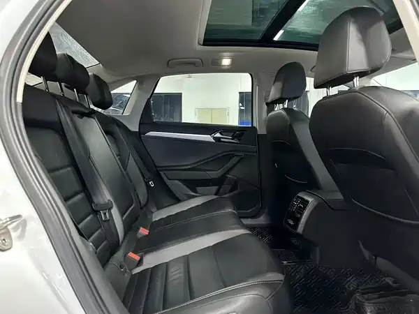 Volkswagen Sagitar 2020