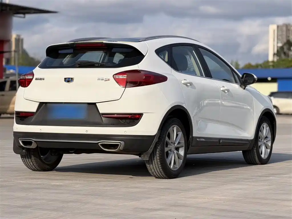 Geely Emgrand GS 2017 — фото 12