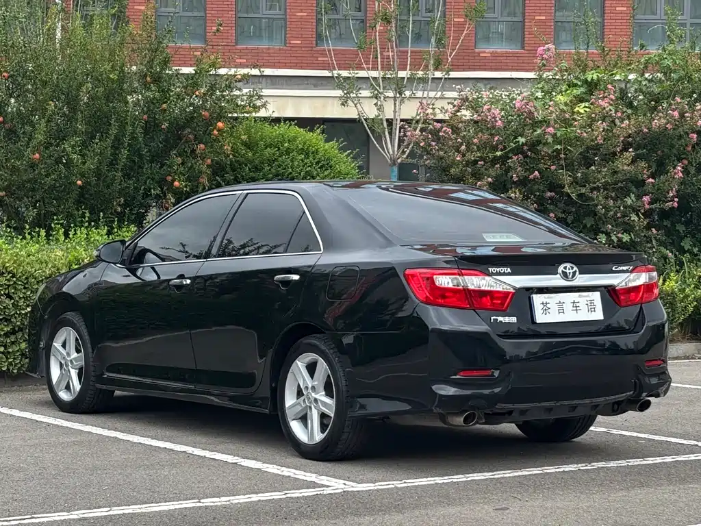 Toyota Camry 2012 — фото 6