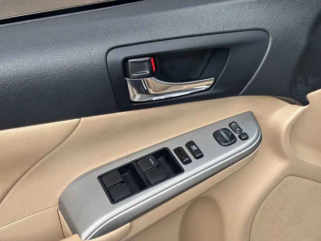 Toyota Camry 2012 — фото 10