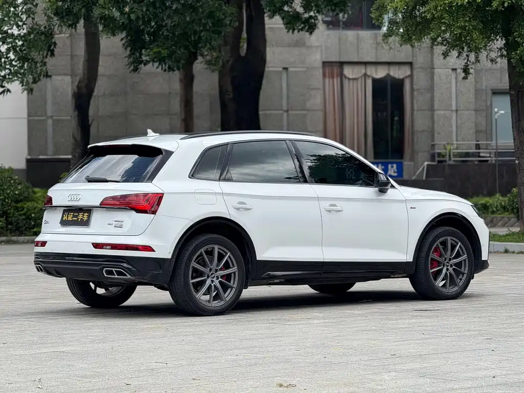 Audi Q5L 2022 — фото 20