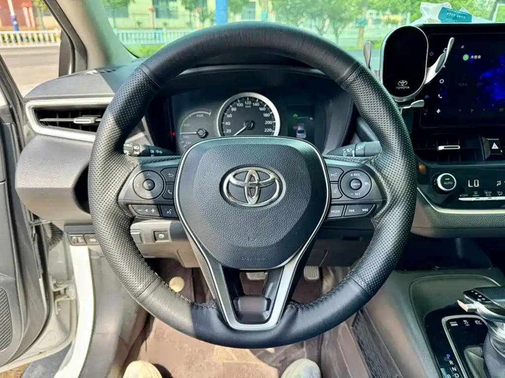 Toyota Corolla 2023 — фото 15