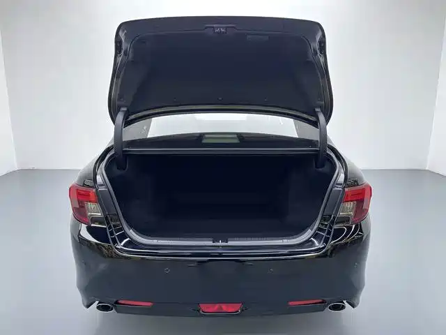 Toyota Reiz 2015 — фото 15