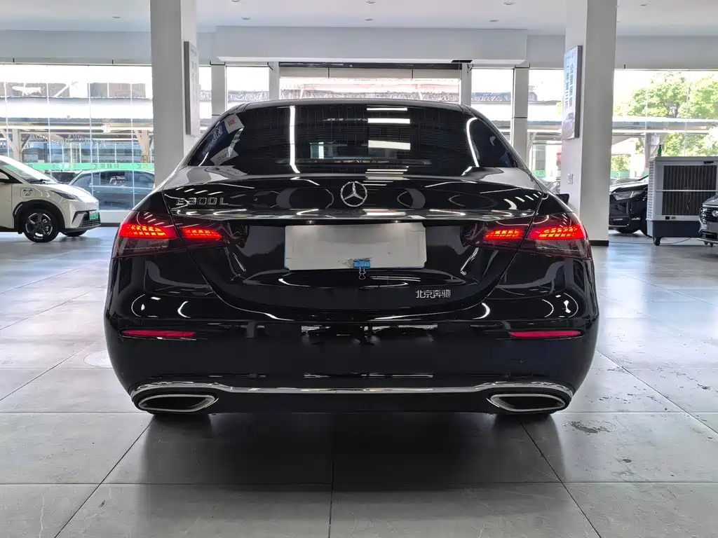 Mercedes-Benz E-Class 2023 — фото 13