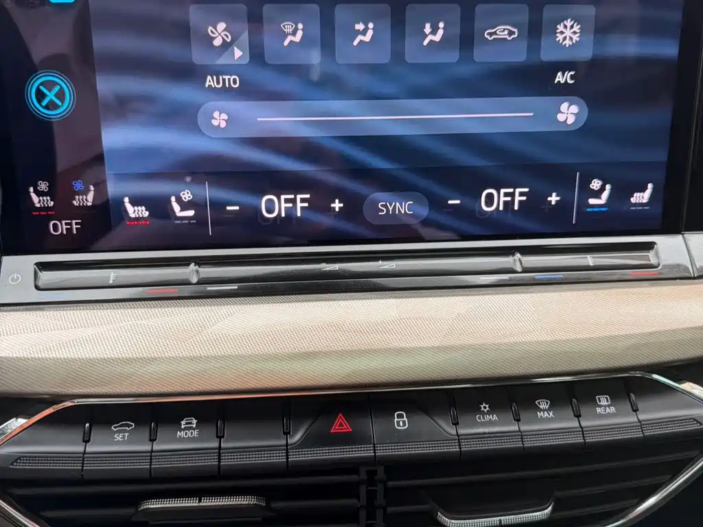 Skoda Octavia 2022 — фото 23