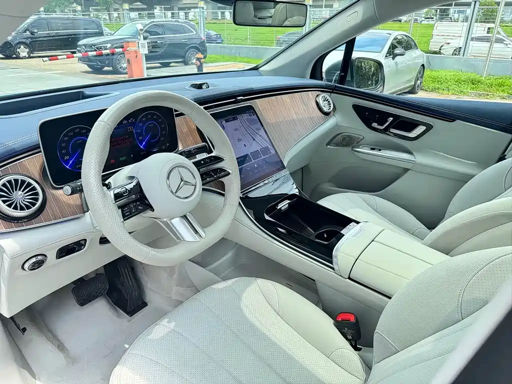 Mercedes-Benz EQE SUV 2025 — фото 10