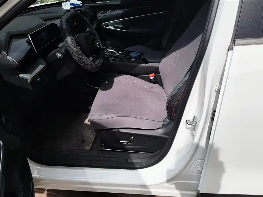 Geely Boyue 2025 — фото 9