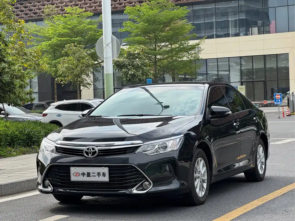 Toyota Camry 2017 — фото 1