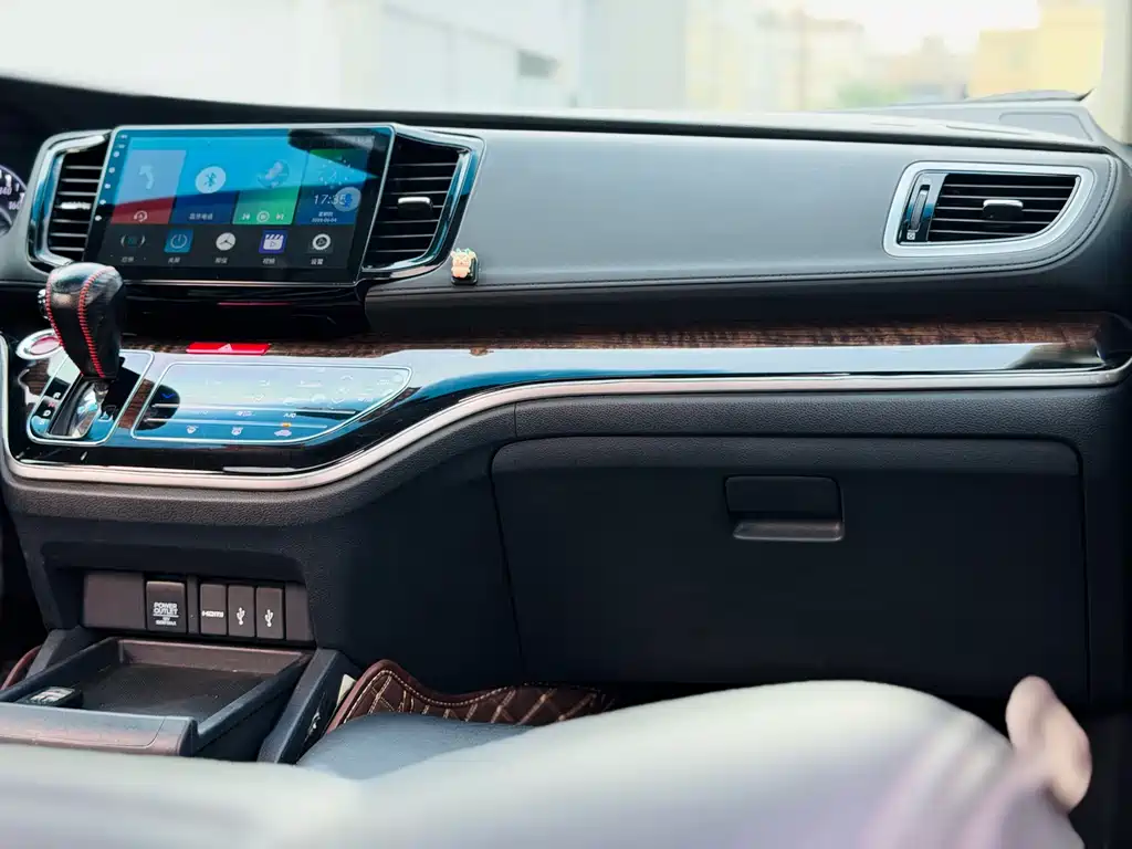 Honda Odyssey 2015 — фото 10