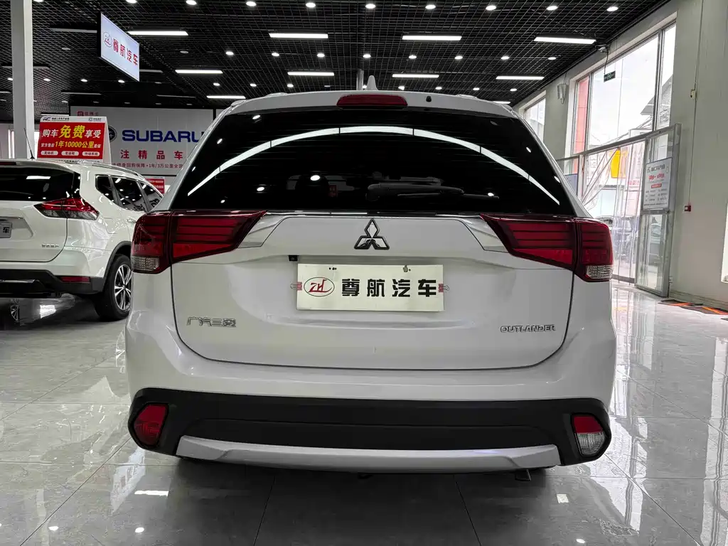 Mitsubishi Outlander 2017 — фото 6