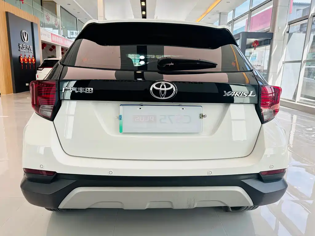 Toyota Yaris L 2022 — фото 8