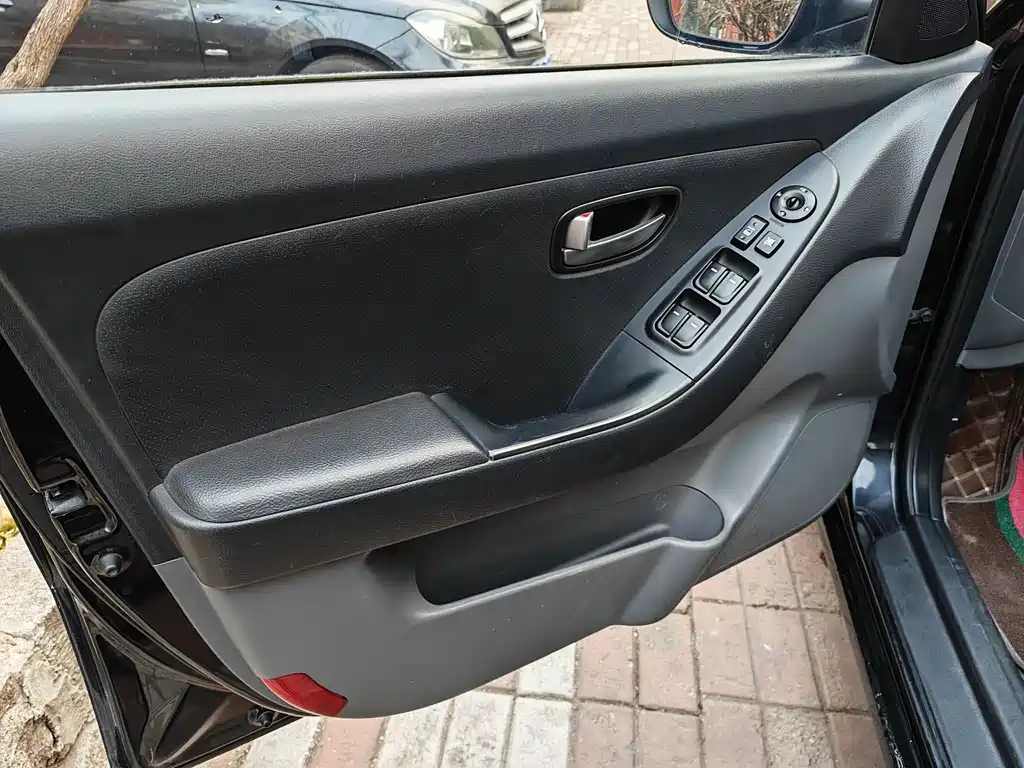 Hyundai Elantra 2015 — фото 13
