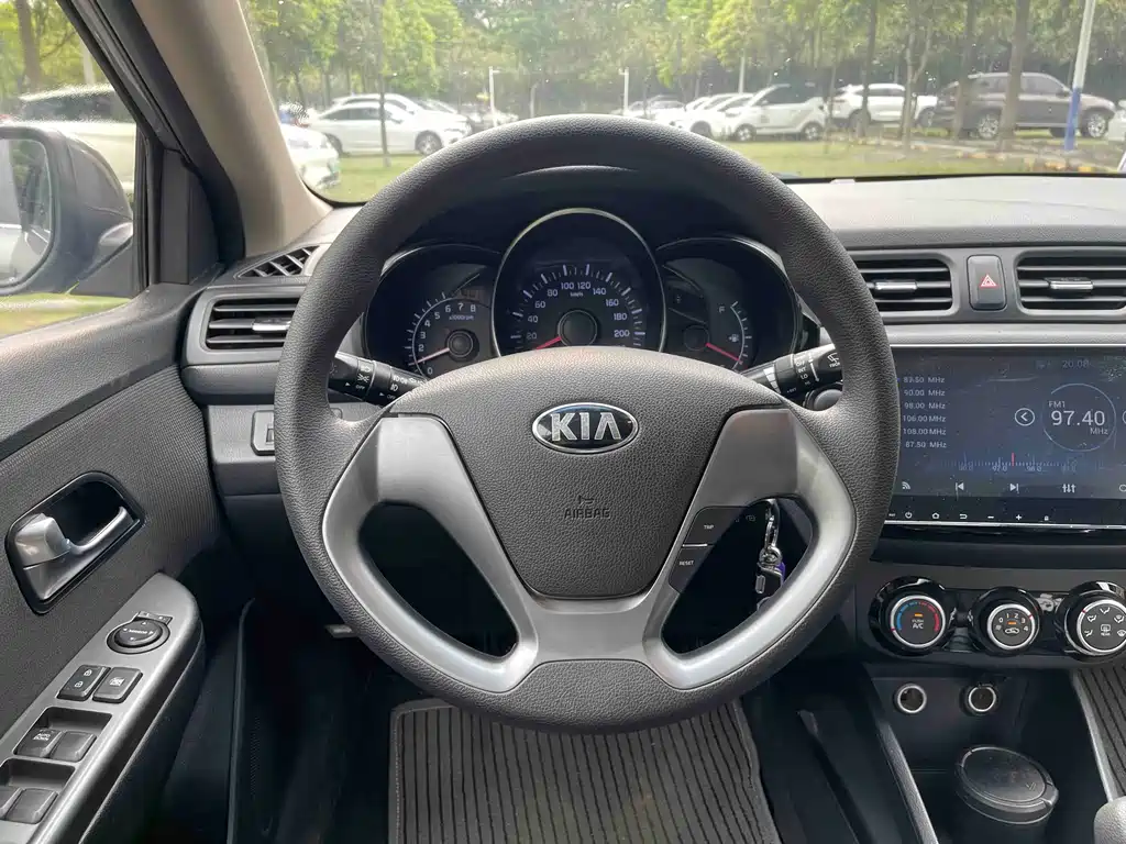 Kia K2 2016 — фото 15