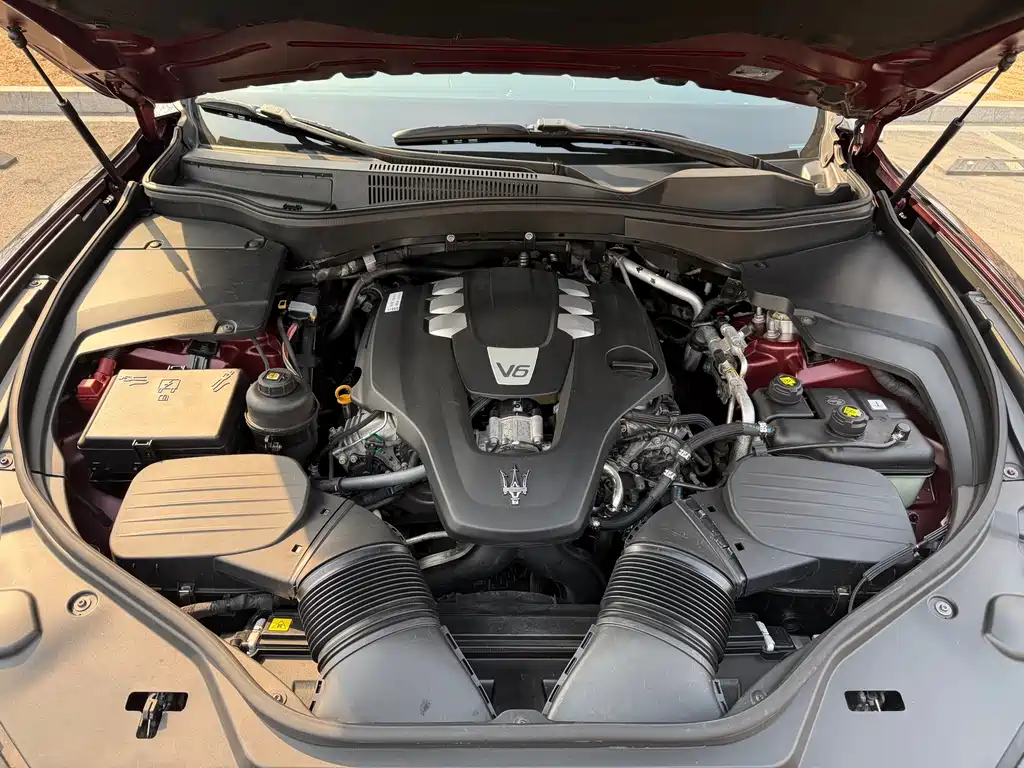 Maserati Levante 2018 — фото 12