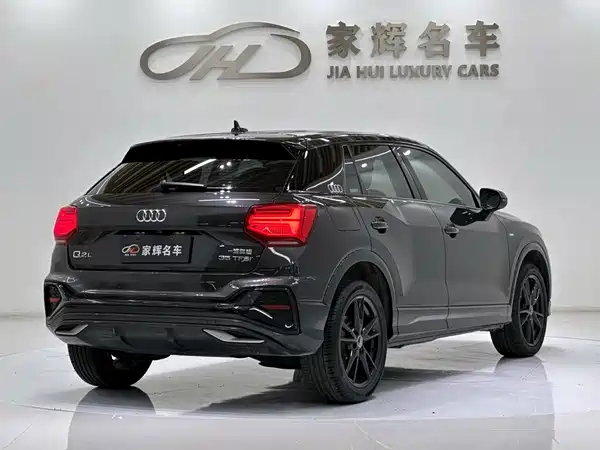 Audi Q2L 2023